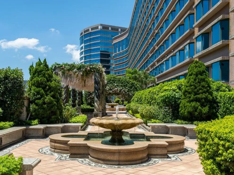 Royal Plaza Hotel 